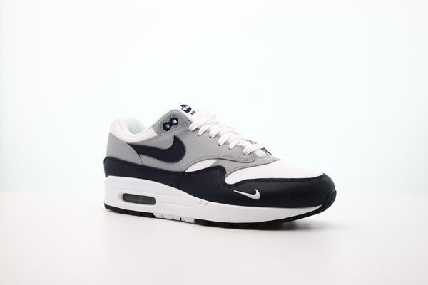 Nike AIR MAX 1 LV8 